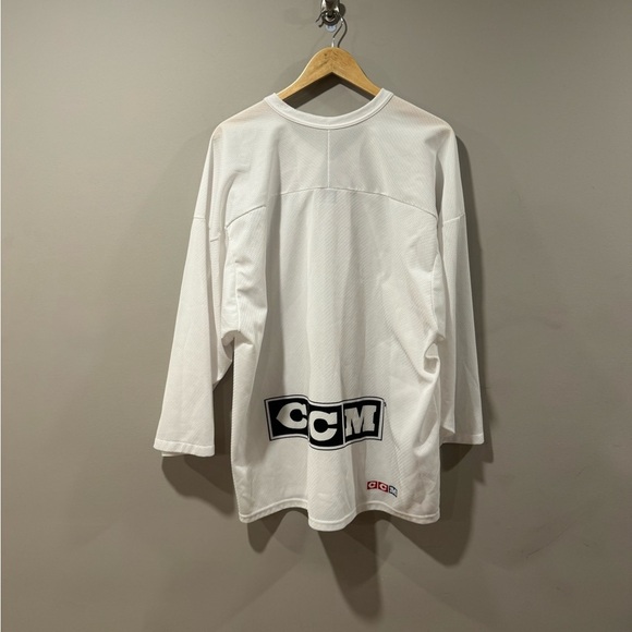 Professional CCM Maska Air Knit Hockey Practice Jersey - Picture 2 of 6